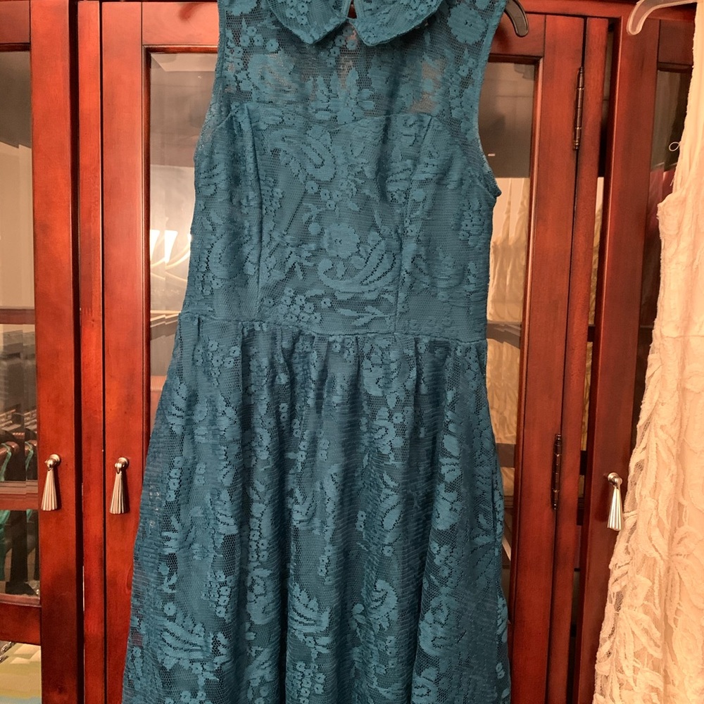 Dresses - Picture 4 of 4